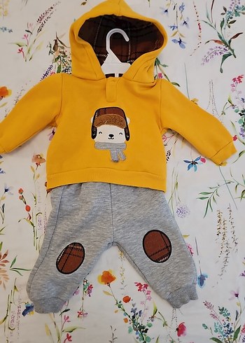 3 Ay Beden Kapüşonlu Sarı ve Gri Bebek Takımı