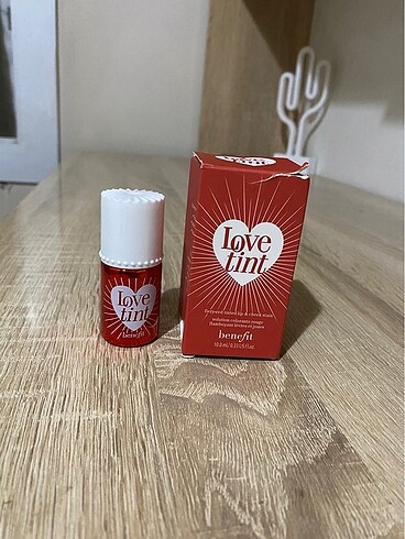 Beden Benefit Love tint
