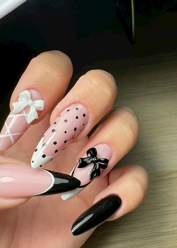 Pembe ve Siyah Fiyonk Detaylı jel takma tırnak