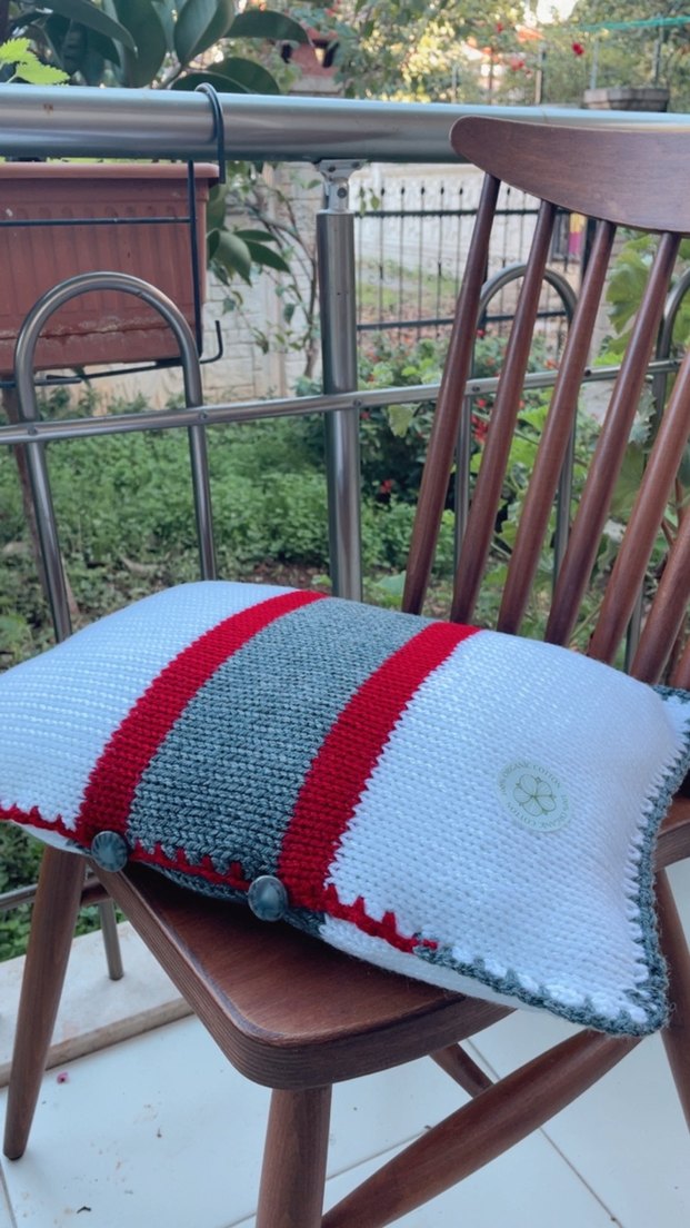 Kırmızı ve Gri Bohem Örgü Yastık - Görsel 4