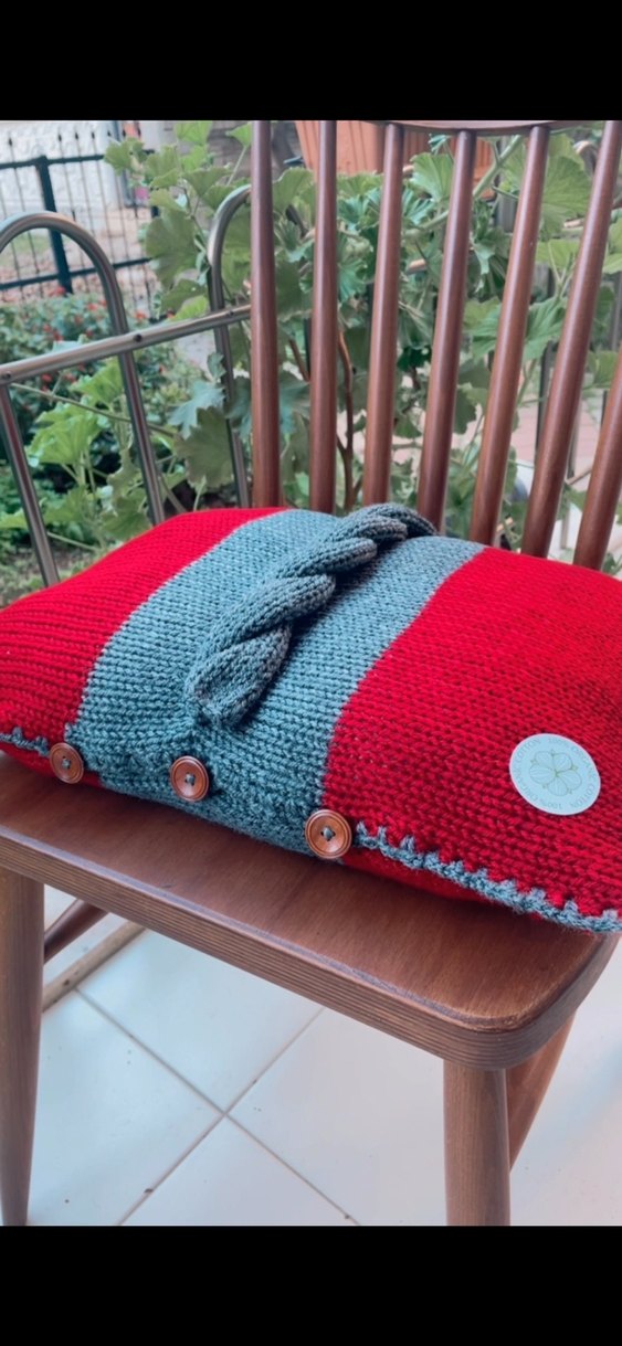 Kırmızı ve Gri Bohem Örgü Yastık - Görsel 2