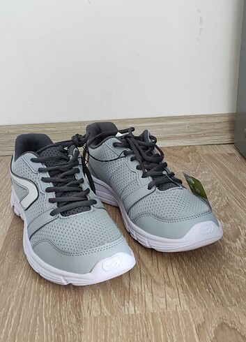 DECATHLON KADIN KOŞU AYAKKABISI