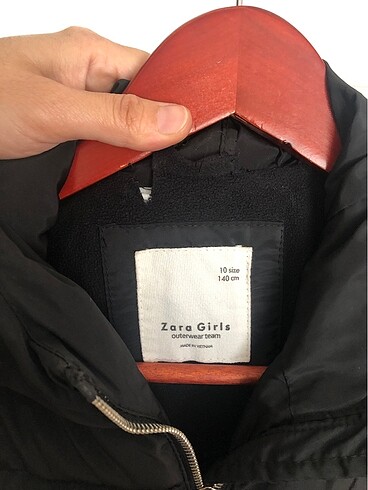 Zara Mont Zara