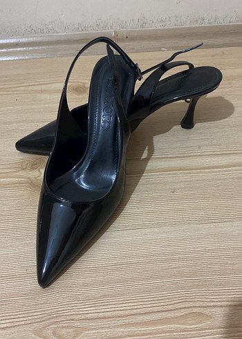 Diğer Siyah Klasik Tokalı Stiletto