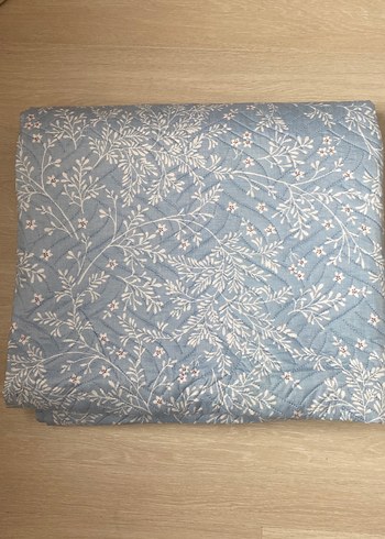 Mavi Çiçek Desenli Yatak Örtüsü - Görsel 2