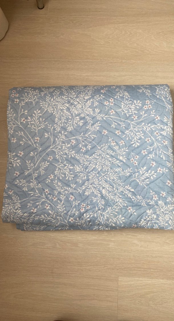 Mavi Çiçek Desenli Yatak Örtüsü - Görsel 2