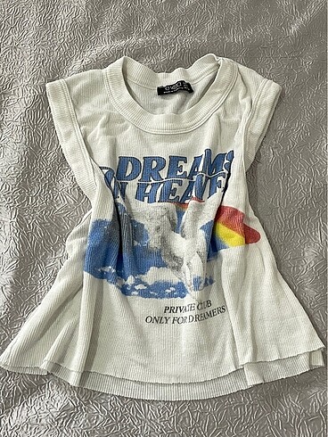 Beyaz kolsuz crop Fit tişört