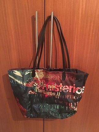 Desigual canta