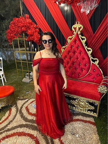 Kırmızı elbise