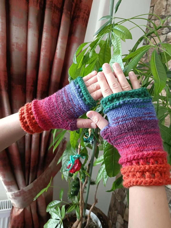 Renkli Örgü Parmaksız Kadın Eldiveni - Görsel 2