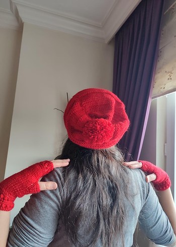 Kadın Kırmızı Örgü Bere ve Parmaksız Eldiven - Görsel 2