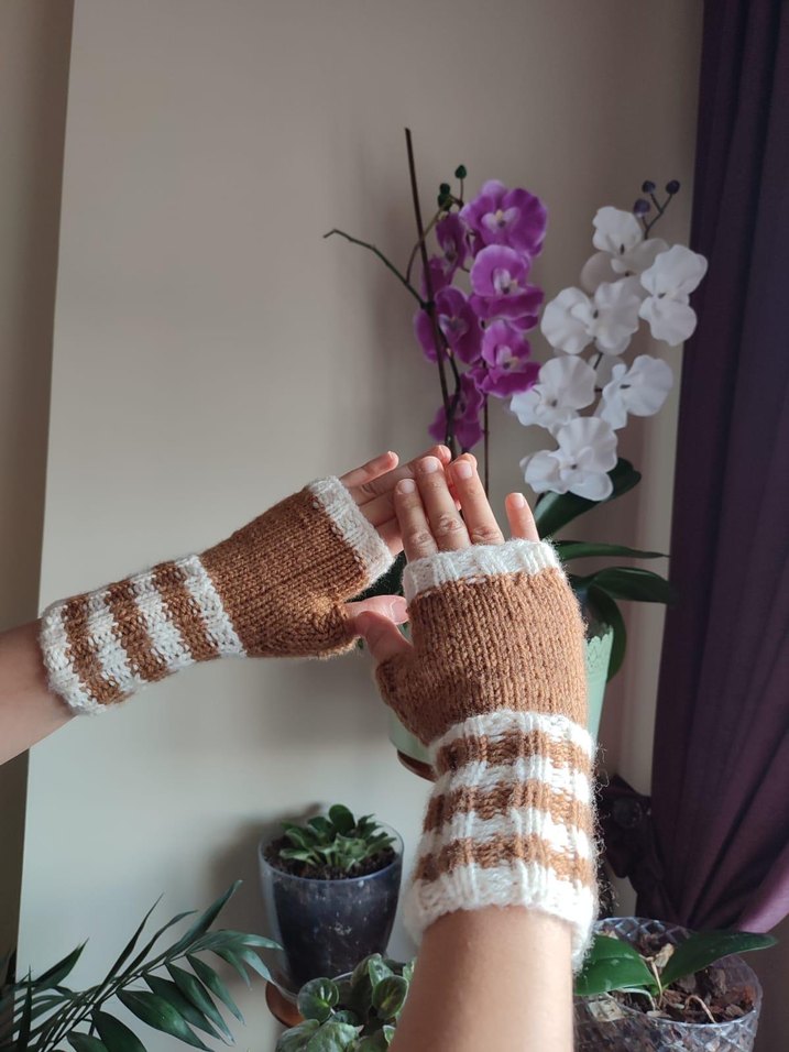 Bej Renkli Örgü Bohem Parmaksız Eldiven - Görsel 4
