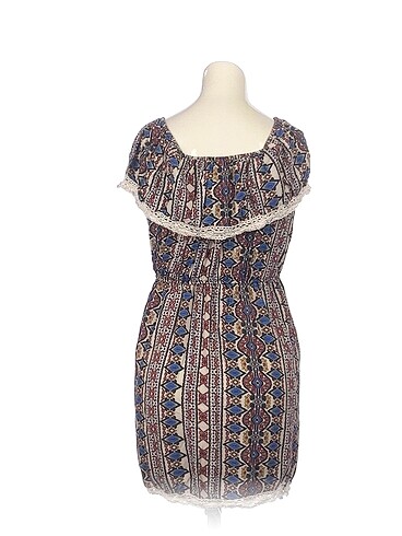 l Beden PreLoved Kısa Elbise %70 İndirimli.