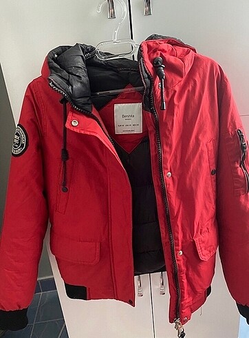 BERSHKA kırmızı mont