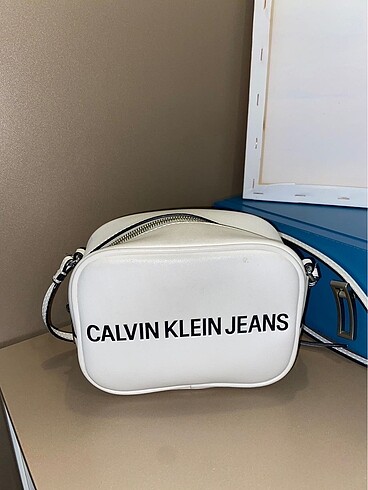 Calvin Klein askılı omuz çantası