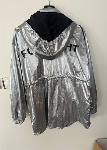 Metalik Gri Midi Kapüşonlu Kadın Yağmurluk - Görsel 4