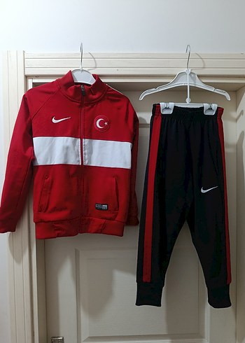 Nike 4 Yaş