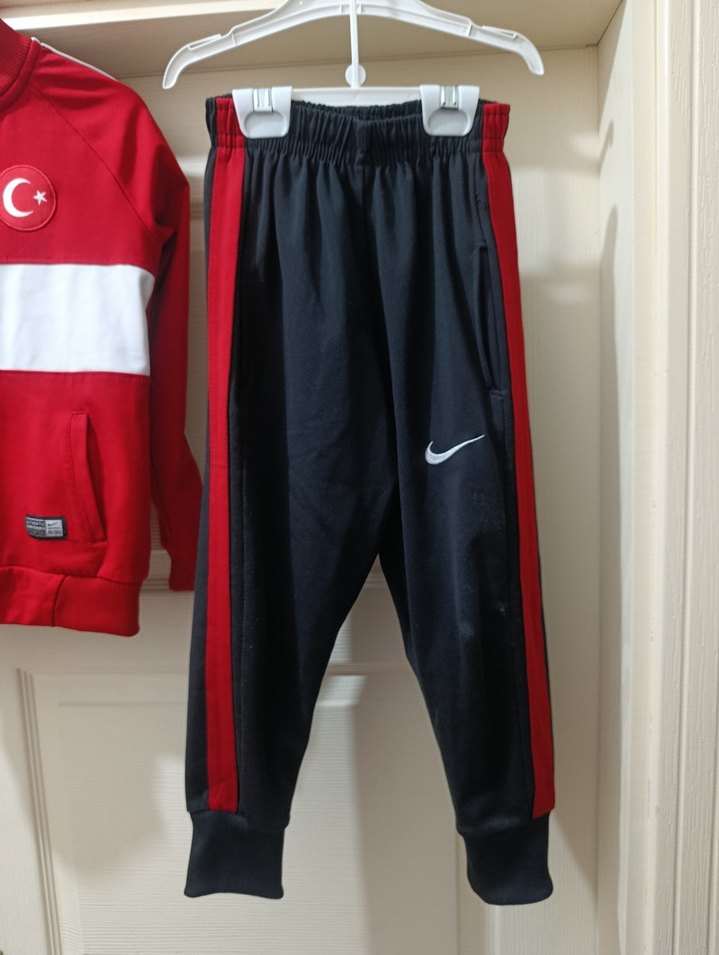 Nike Erkek Çocuk Kırmızı Eşofman Takımı - Görsel 4
