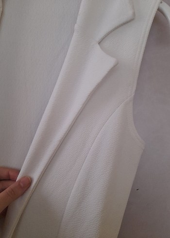 Uzun Kesim Beyaz Kadın Yelek - Görsel 2