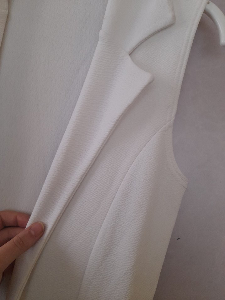 Uzun Kesim Beyaz Kadın Yelek - Görsel 2