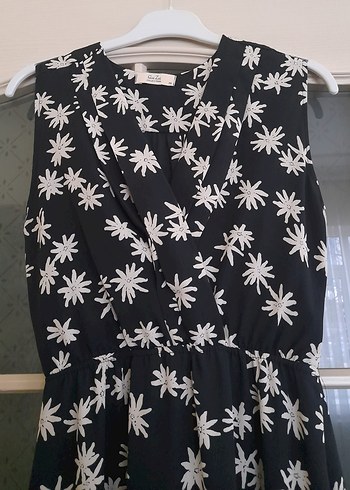 Siyah Beyaz Çiçekli Uzun Kolsuz Elbise - Görsel 2