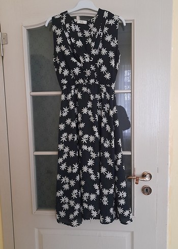 Siyah Beyaz Çiçek Desenli Uzun Elbise - Görsel 3