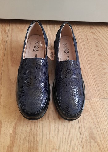 Koyu Mavi Yılan Desenli Kadın Dolgu Topuklu Loafer