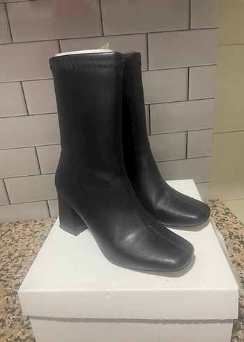 Kadın Siyah Deri Topuklu Botlar - Görsel 3