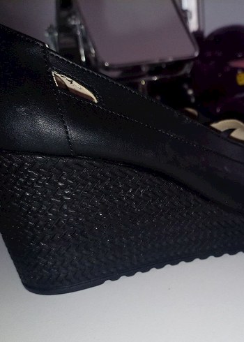 Siyah Tokalı Kadın Dolgu Topuk Ayakkabı - Görsel 5