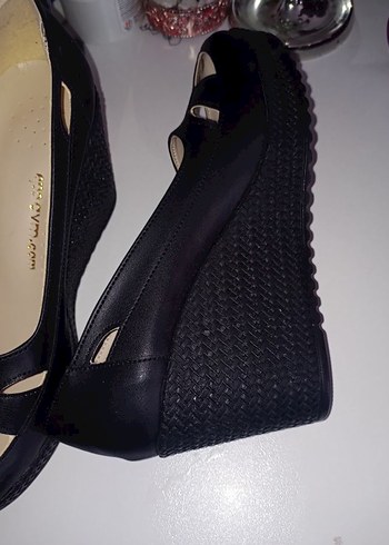Siyah Tokalı Kadın Dolgu Topuk Ayakkabı - Görsel 2