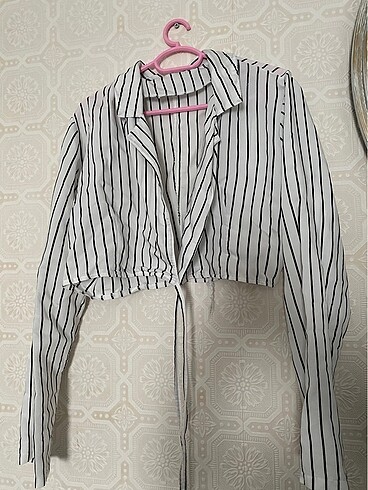 Bel bağlamalı saten gömlek - Görsel 3