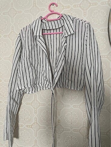 Bel bağlamalı saten gömlek - Görsel 4