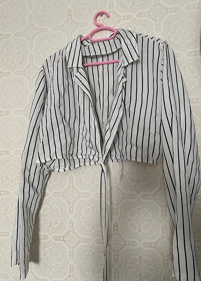 Bel bağlamalı saten gömlek - Görsel 3