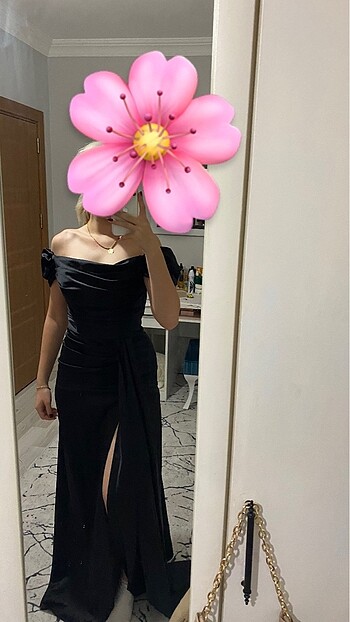 Siyah saten yırtmaçlı abiye
