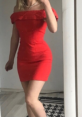 Kırmızı kısa elbise