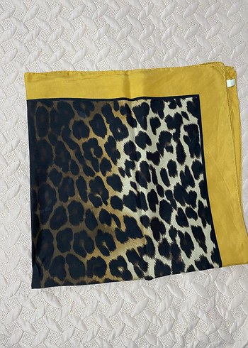 Sarı Kenarlı Leopar Desenli Kadın eşarp - Görsel 2