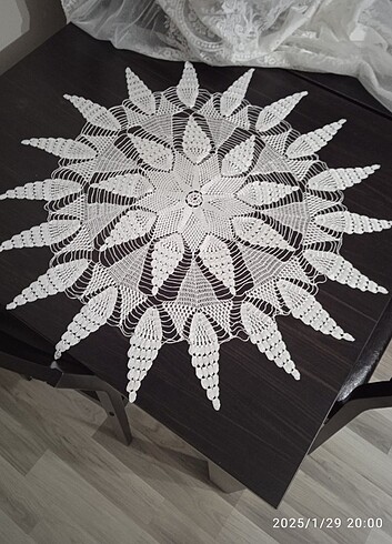 Dantel masa örtüsü