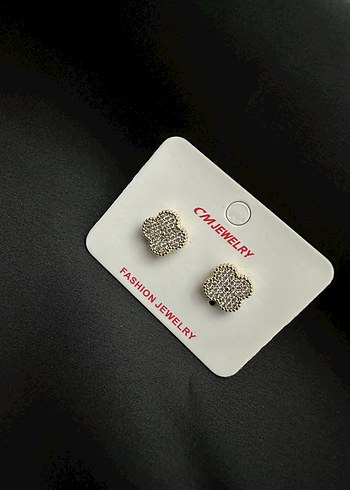 Altın Renkli Mini Yonca Küpe - Görsel 3