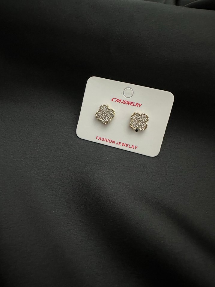 Altın Renkli Mini Yonca Küpe - Görsel 2