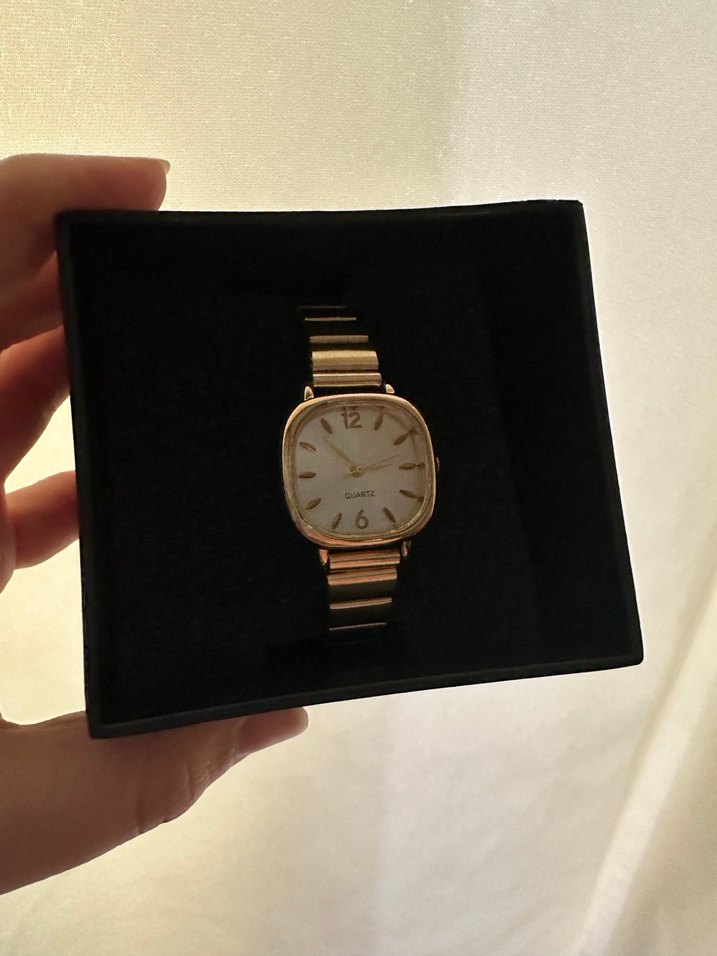 Kadın Klasik Şık Altın Renk Saat - Görsel 3