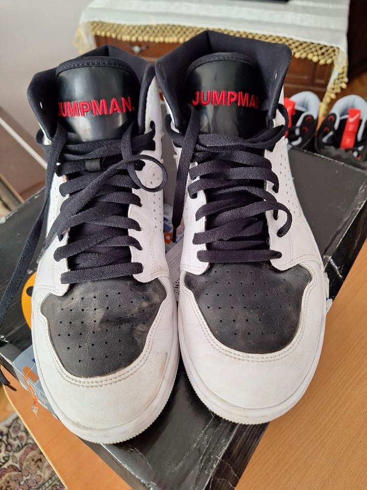 Jordan Beyaz Siyah Bağcıklı Basketbol Ayakkabısı - Görsel 2