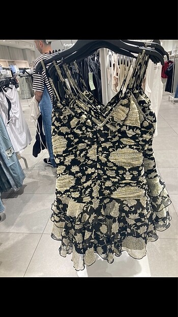 H&M göğüs dekolteli askılı mini elbise