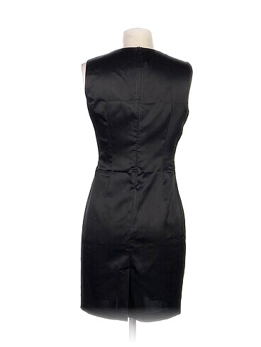 m Beden PreLoved Kısa Elbise %70 İndirimli.