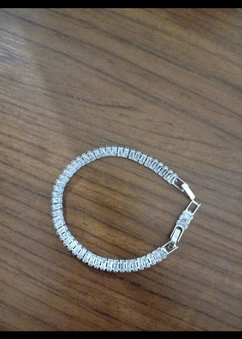 Gri Zincir Detaylı Minimalist Bileklik çeliktir