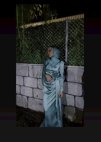 Teniz durumda düğünde giyilmiştir