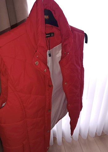 Kırmızı Düğmeli Kadın Yelek - Görsel 3