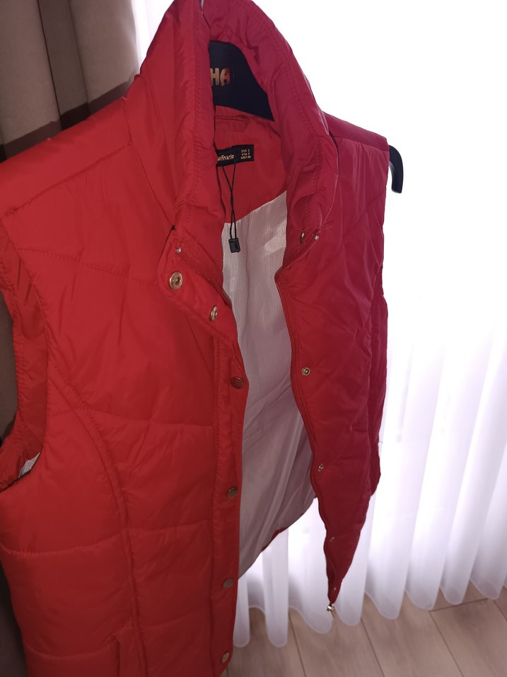 Kırmızı Düğmeli Kadın Yelek - Görsel 3