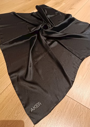 Siyah Parlak Saten Kadın Fular - Görsel 2