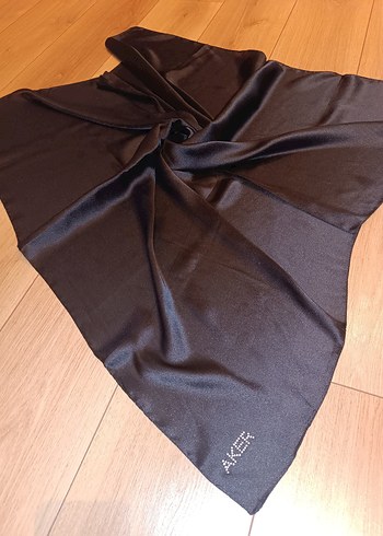 Siyah Parlak Saten Kadın Fular - Görsel 4