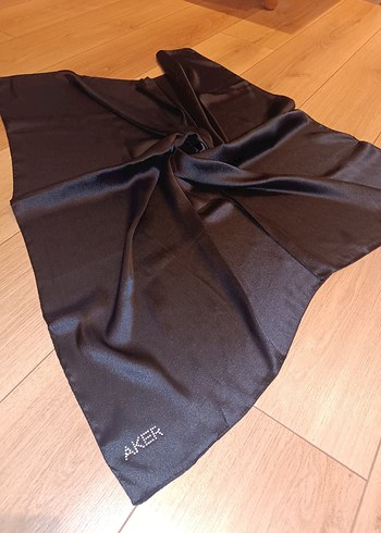 Siyah Parlak Saten Kadın Fular - Görsel 3